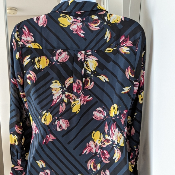 Banana Republic floral button up shirt XSP - Picture 3 of 5